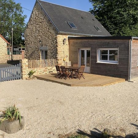 Charmante Maison De Campagne En Pierres Et Bois Sartilly-Baie-Bocage 外观 照片