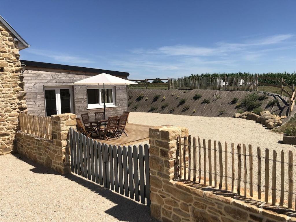 Charmante Maison De Campagne En Pierres Et Bois Sartilly-Baie-Bocage 外观 照片